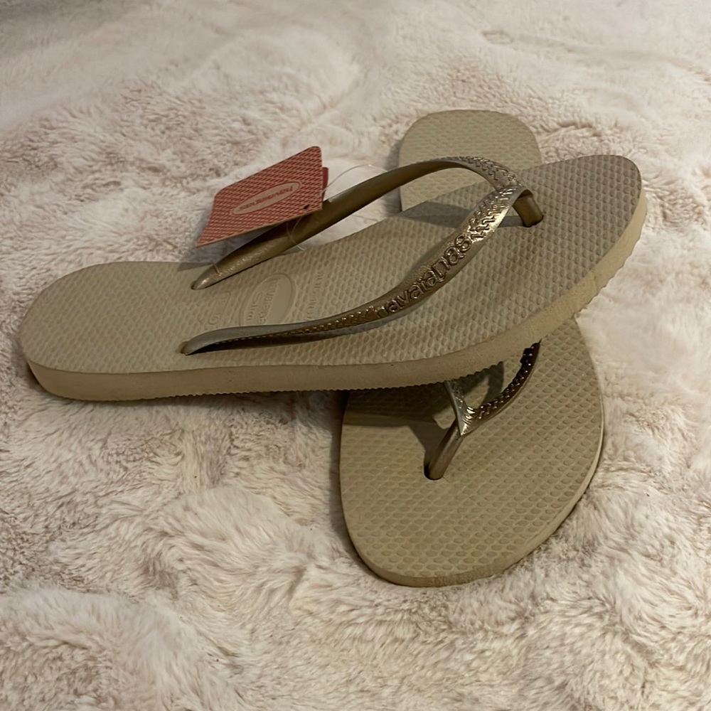 New Gold Havaianas Slim Flip Flops - Size 4/5